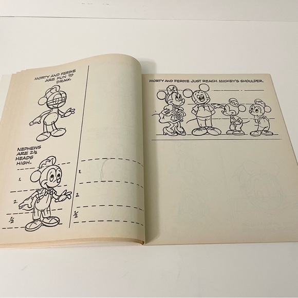 How to Draw Mickey Mouse and Friends Book Disney Golden Book - Picture 12 of 14
